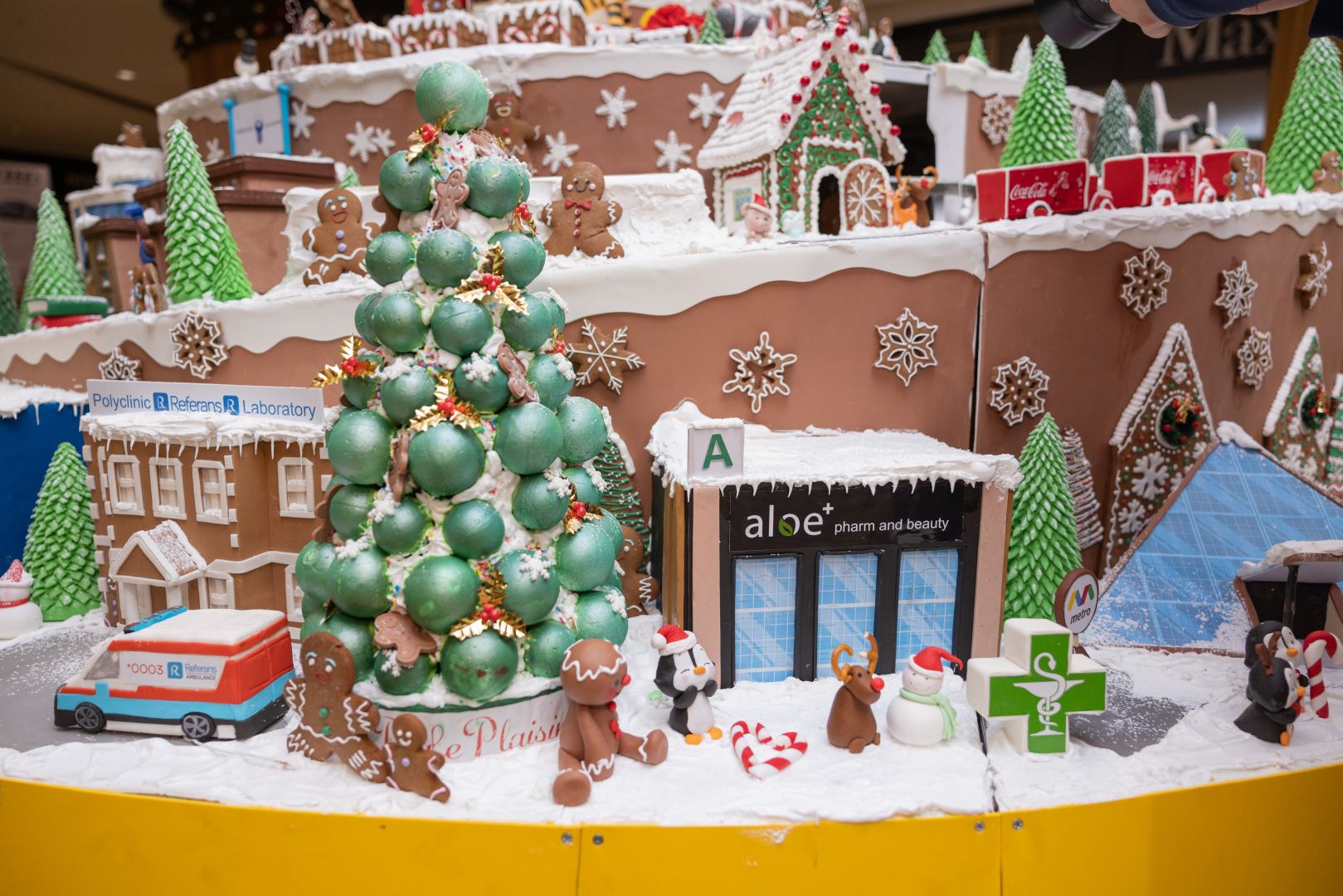 Состоялось официальное открытие NARGIS CITY -  инсталляция c более 100 кг пряничного теста (ВИДЕО, ФОТО)