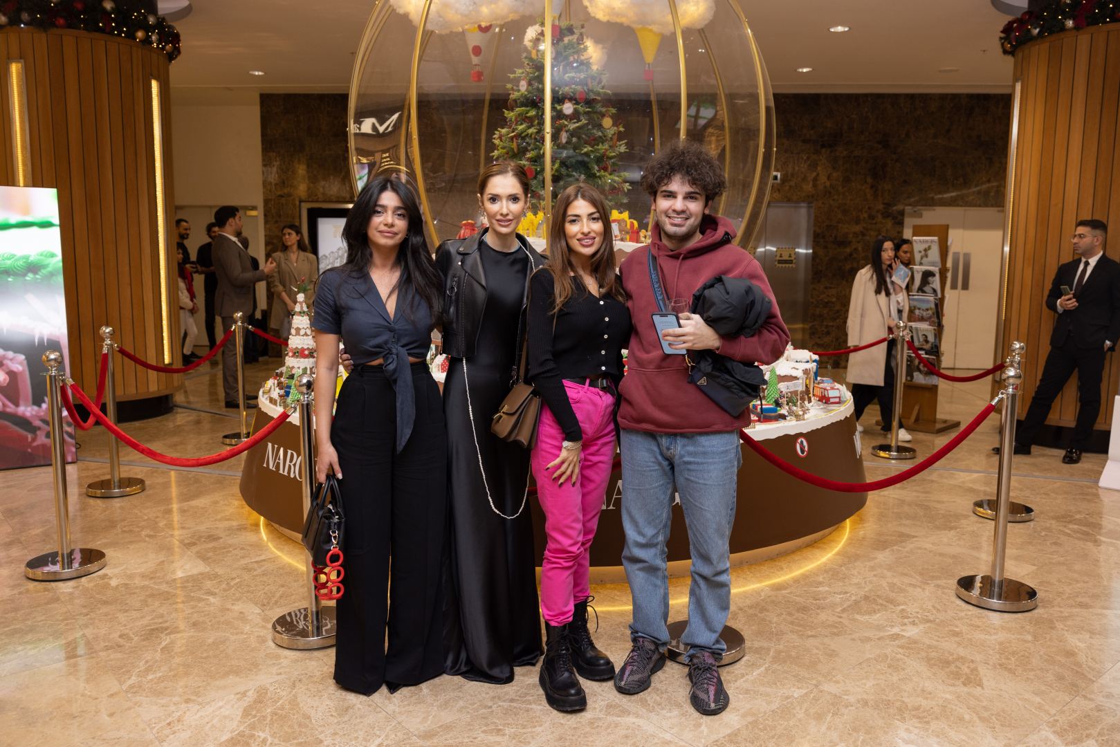 Состоялось официальное открытие NARGIS CITY -  инсталляция c более 100 кг пряничного теста (ВИДЕО, ФОТО)