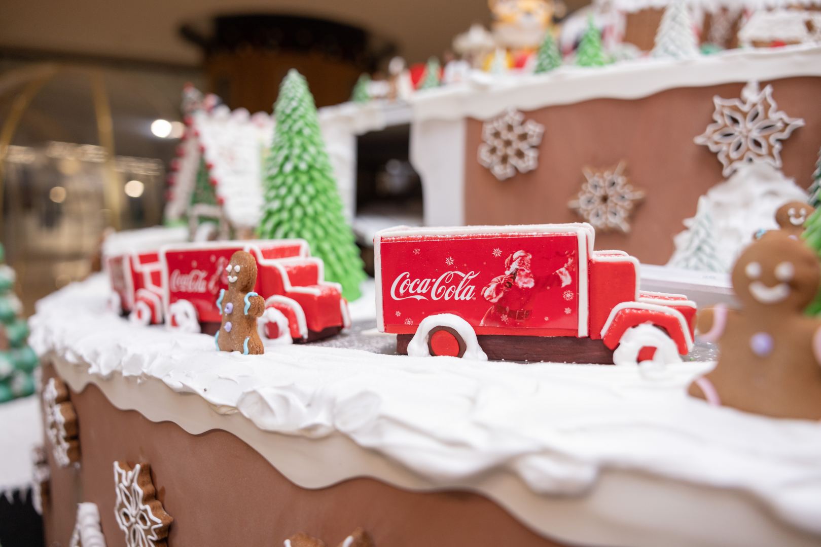 Состоялось официальное открытие NARGIS CITY -  инсталляция c более 100 кг пряничного теста (ВИДЕО, ФОТО)