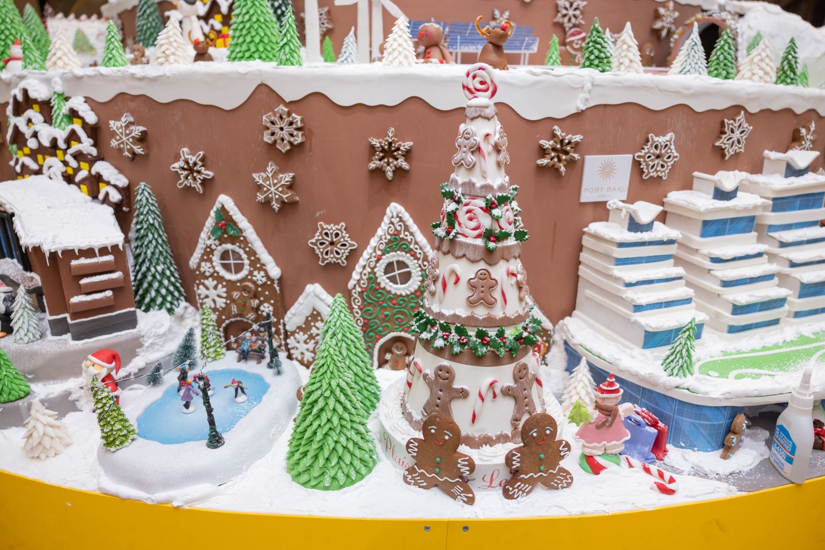 Состоялось официальное открытие NARGIS CITY -  инсталляция c более 100 кг пряничного теста (ВИДЕО, ФОТО)