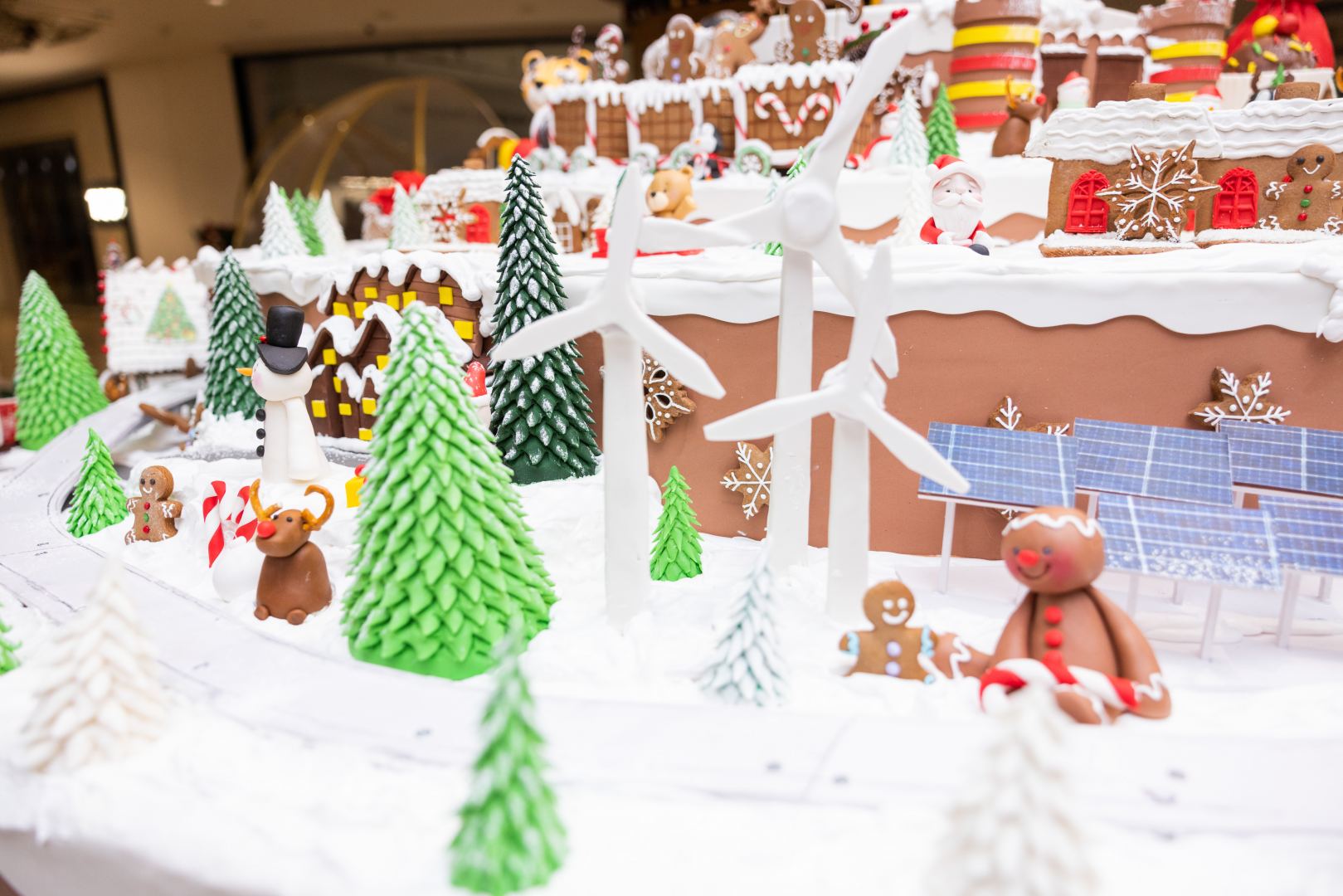 Состоялось официальное открытие NARGIS CITY -  инсталляция c более 100 кг пряничного теста (ВИДЕО, ФОТО)