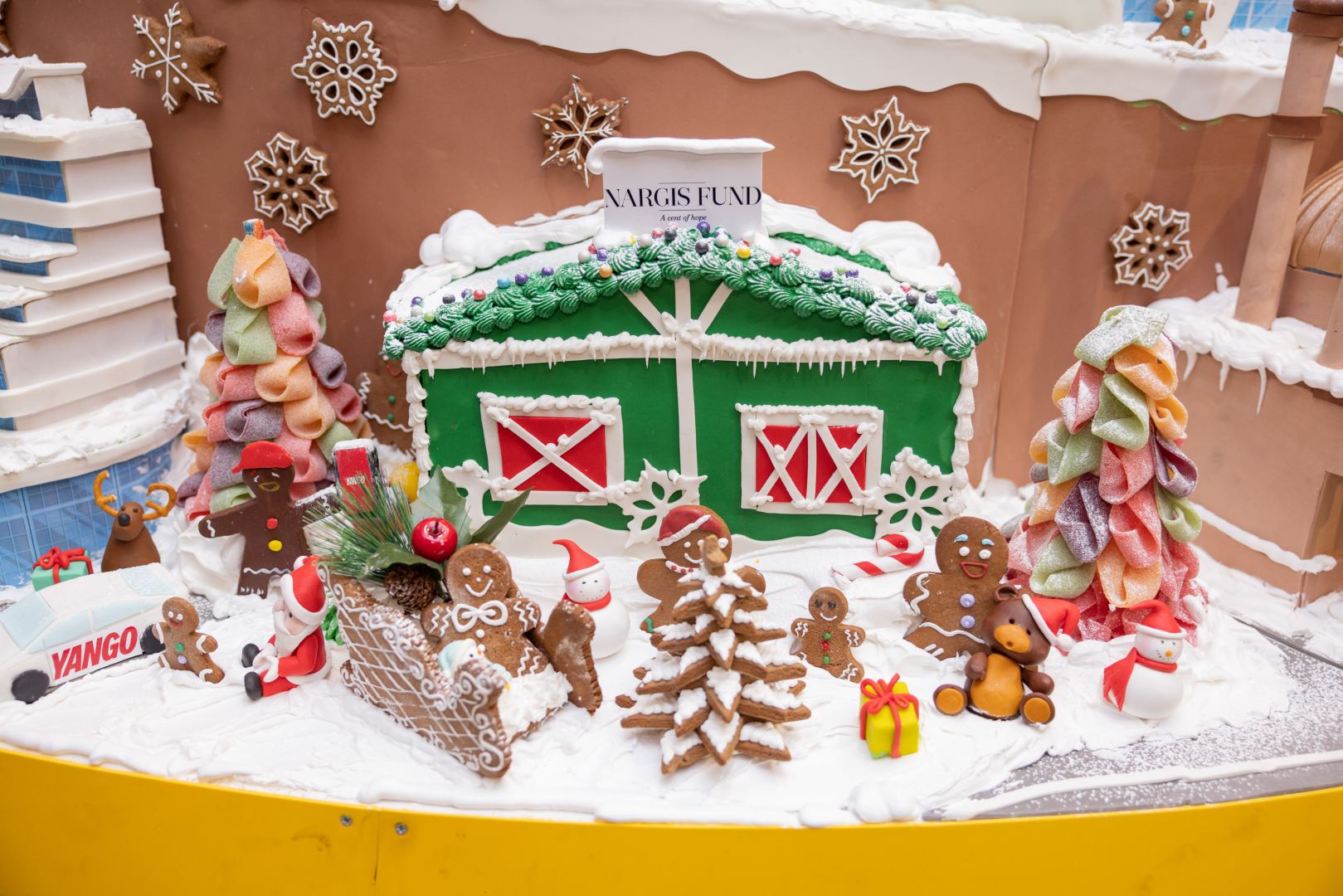 Состоялось официальное открытие NARGIS CITY -  инсталляция c более 100 кг пряничного теста (ВИДЕО, ФОТО)