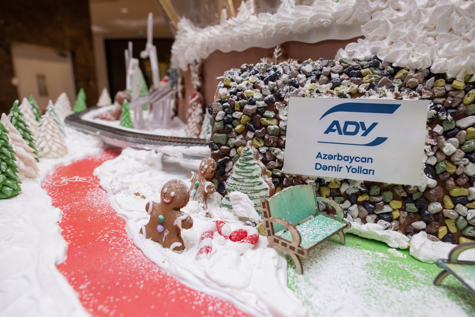 Состоялось официальное открытие NARGIS CITY -  инсталляция c более 100 кг пряничного теста (ВИДЕО, ФОТО)