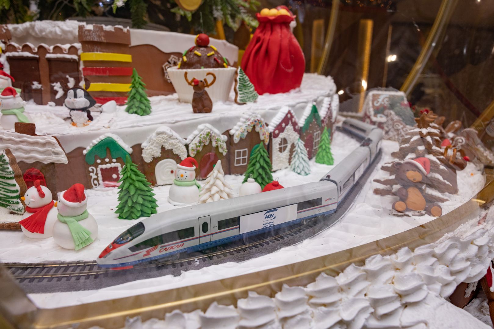 Состоялось официальное открытие NARGIS CITY -  инсталляция c более 100 кг пряничного теста (ВИДЕО, ФОТО)