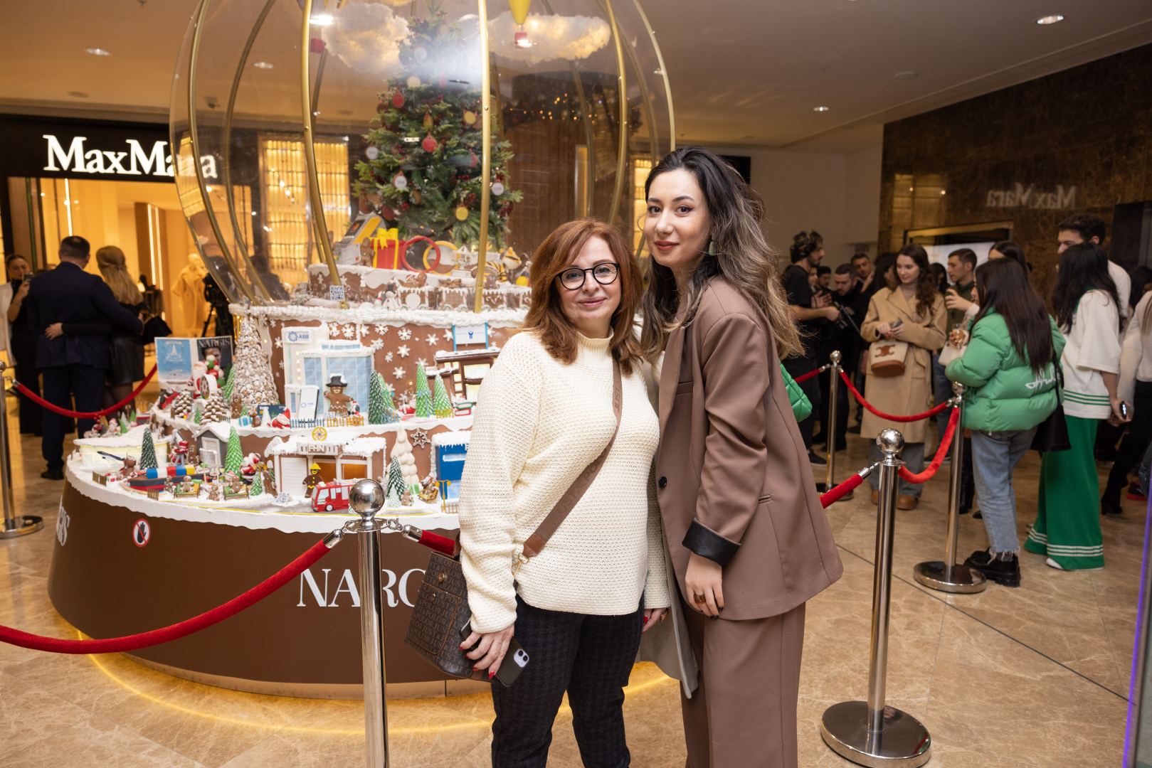 Состоялось официальное открытие NARGIS CITY -  инсталляция c более 100 кг пряничного теста (ВИДЕО, ФОТО)