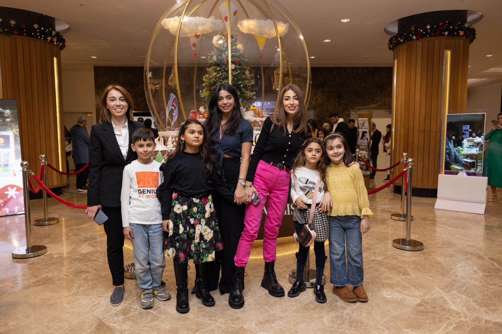 Состоялось официальное открытие NARGIS CITY -  инсталляция c более 100 кг пряничного теста (ВИДЕО, ФОТО)