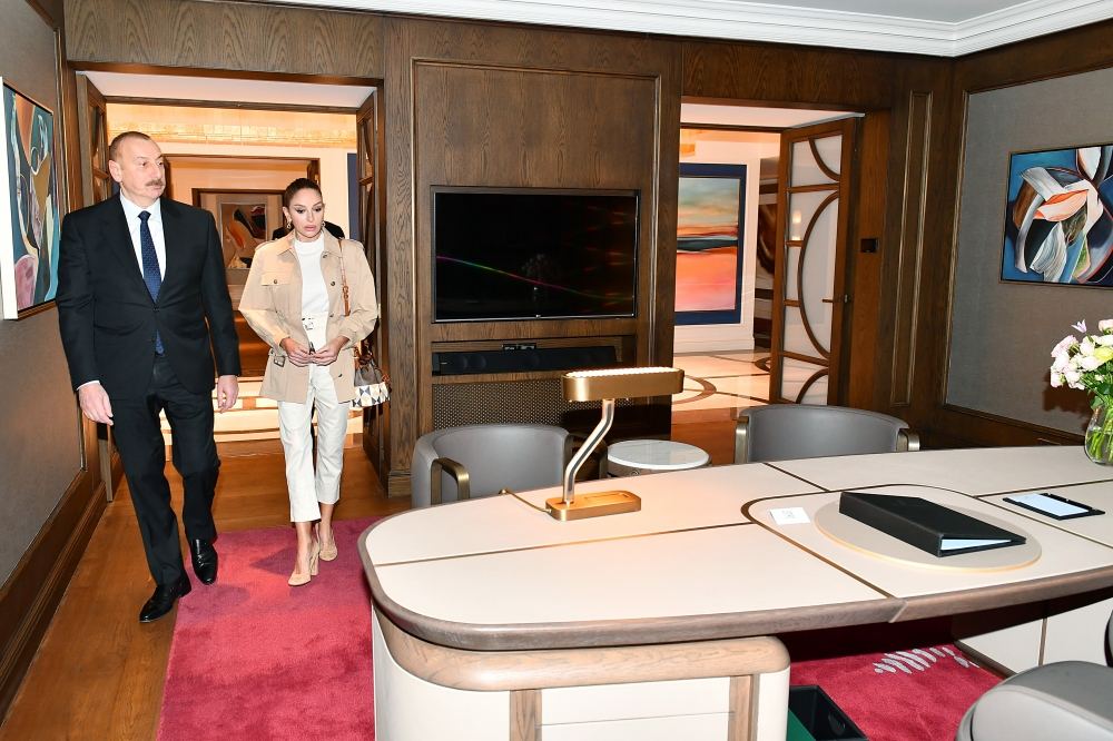 Президент Ильхам Алиев и Первая леди Мехрибан Алиева приняли участие в открытии отеля The Ritz-Carlton Baku (ФОТО/ВИДЕО)