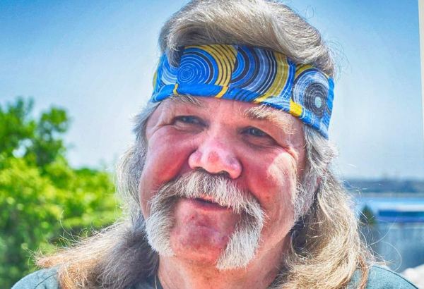 В Санкт-Петербурге  опубликованы  истории "недобитого оптимиста" Александра Хакимова