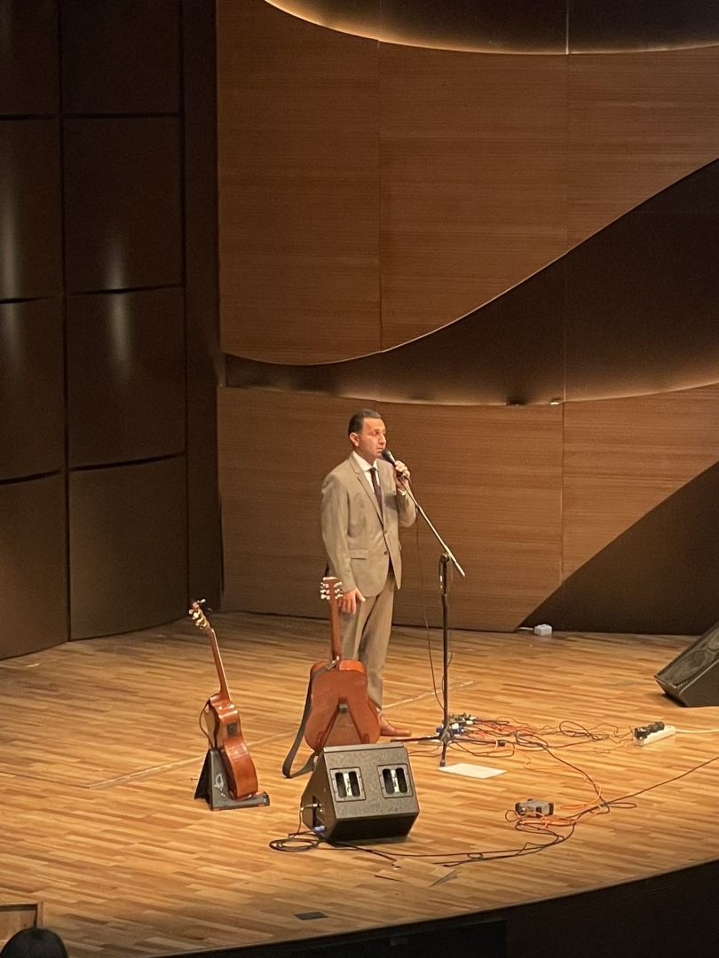 В Международном центре мугама прошел концерт корифея классической эстрады Сархана Сархана (ВИДЕО, ФОТО)