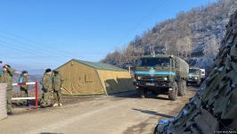 По Лачинской дороге беспрепятственно проехали 5 машин снабжения российских миротворцев (ФОТО)