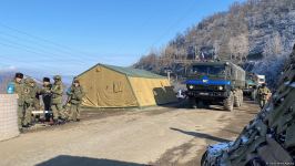 По Лачинской дороге беспрепятственно проехали 5 машин снабжения российских миротворцев (ФОТО)