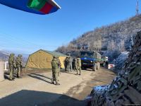 По Лачинской дороге беспрепятственно проехали 5 машин снабжения российских миротворцев (ФОТО)