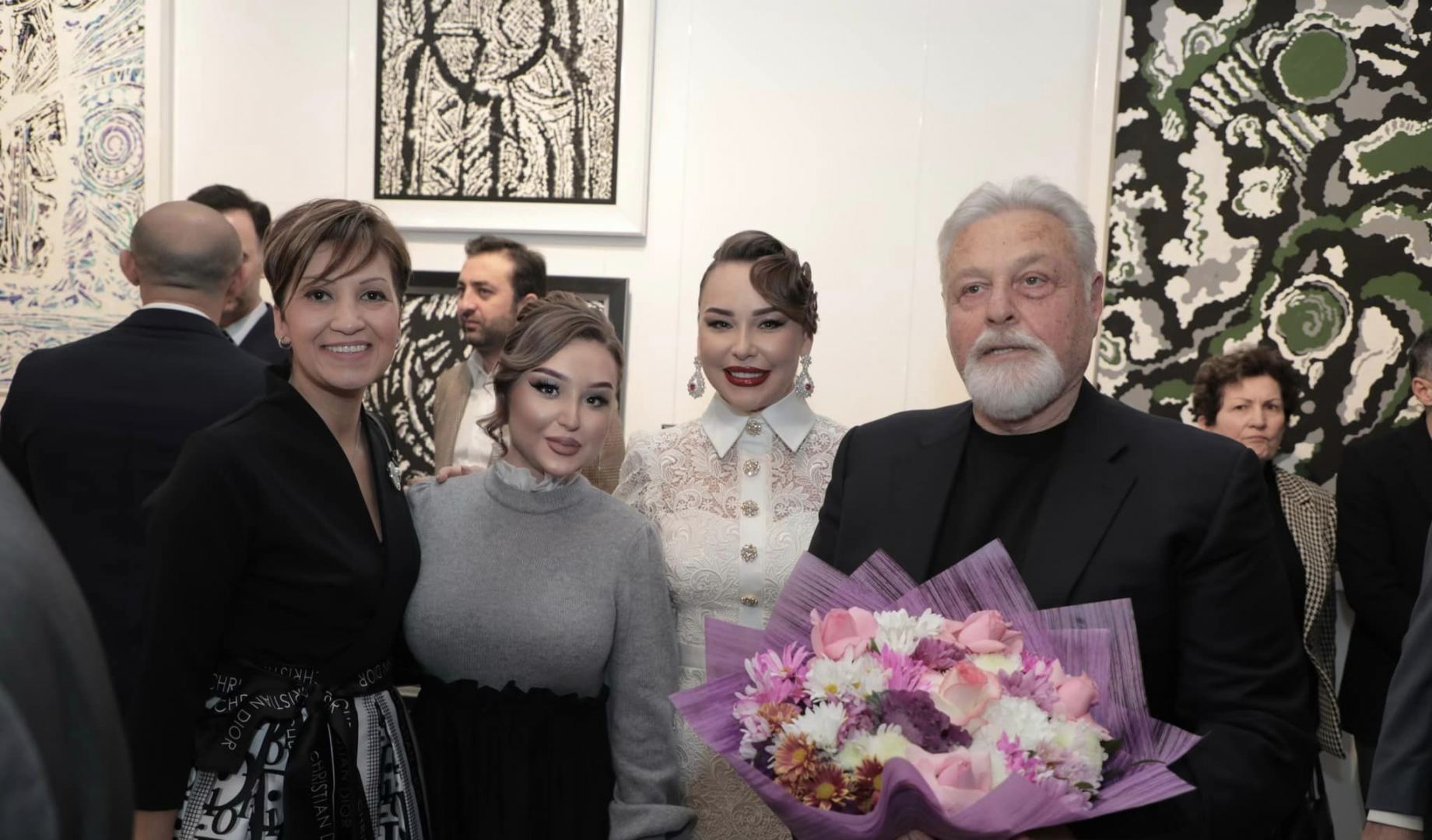 Этот белый, белый, белый мир! В Баку открылась экспозиция работ всемирно известного мастера Арифа Азиза (ФОТО)