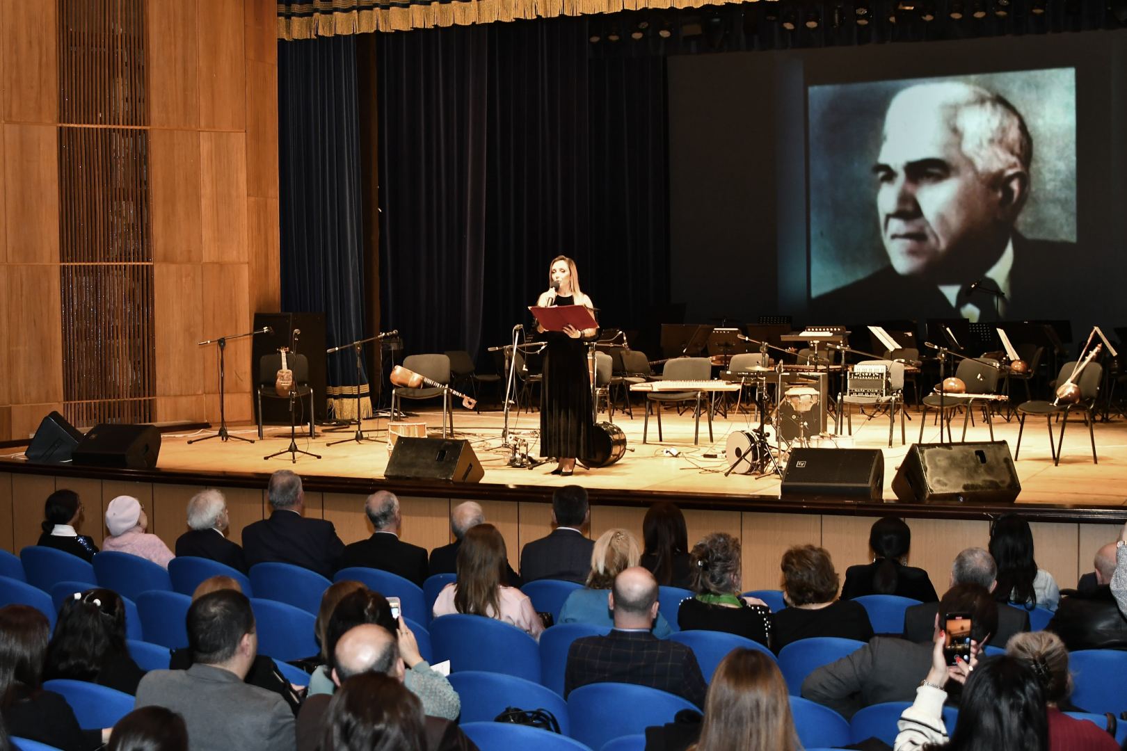 Известные артисты выступили с концертом в честь 100-летия Ахмеда Бакиханова (ФОТО)