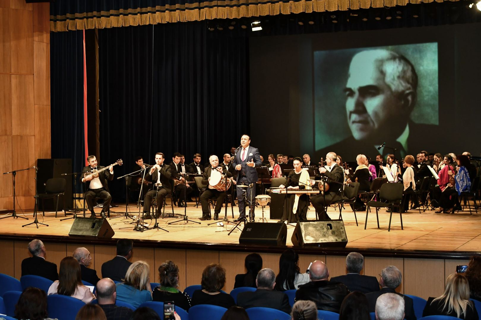 Известные артисты выступили с концертом в честь 100-летия Ахмеда Бакиханова (ФОТО)