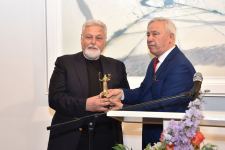 Этот белый, белый, белый мир! В Баку открылась экспозиция работ всемирно известного мастера Арифа Азиза (ФОТО)