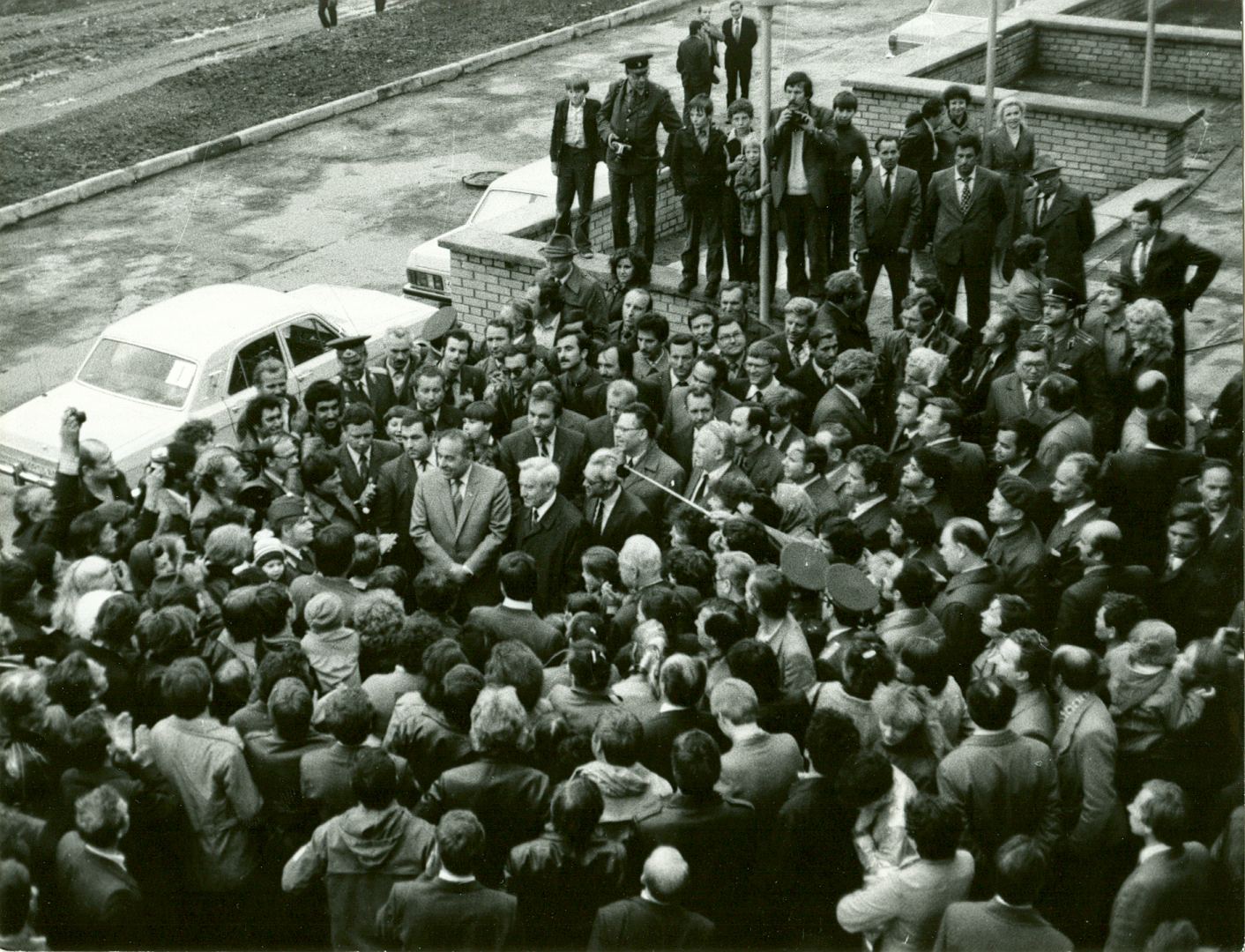 «Армяне чуть не на руках несли машину Гейдара Алиева в Шушу» - воспоминания Александра Иванова - из уникального архива Эльмиры Ахундовой (ФОТО)