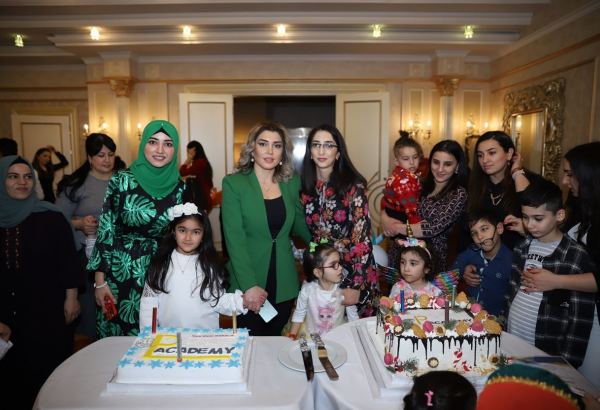 В Баку прошёл новогодний праздник для детей с ограниченными возможностями (ФОТО)