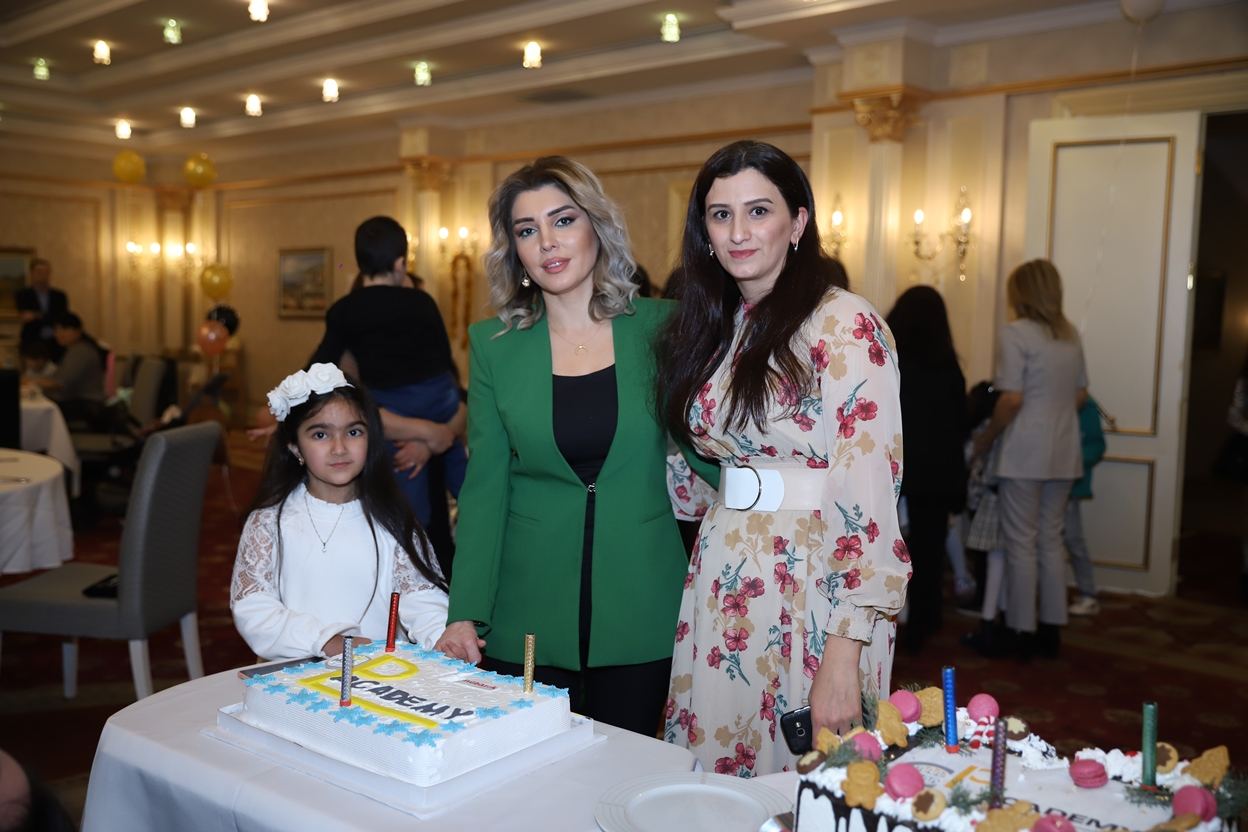 В Баку прошёл новогодний праздник для детей с ограниченными возможностями (ФОТО)