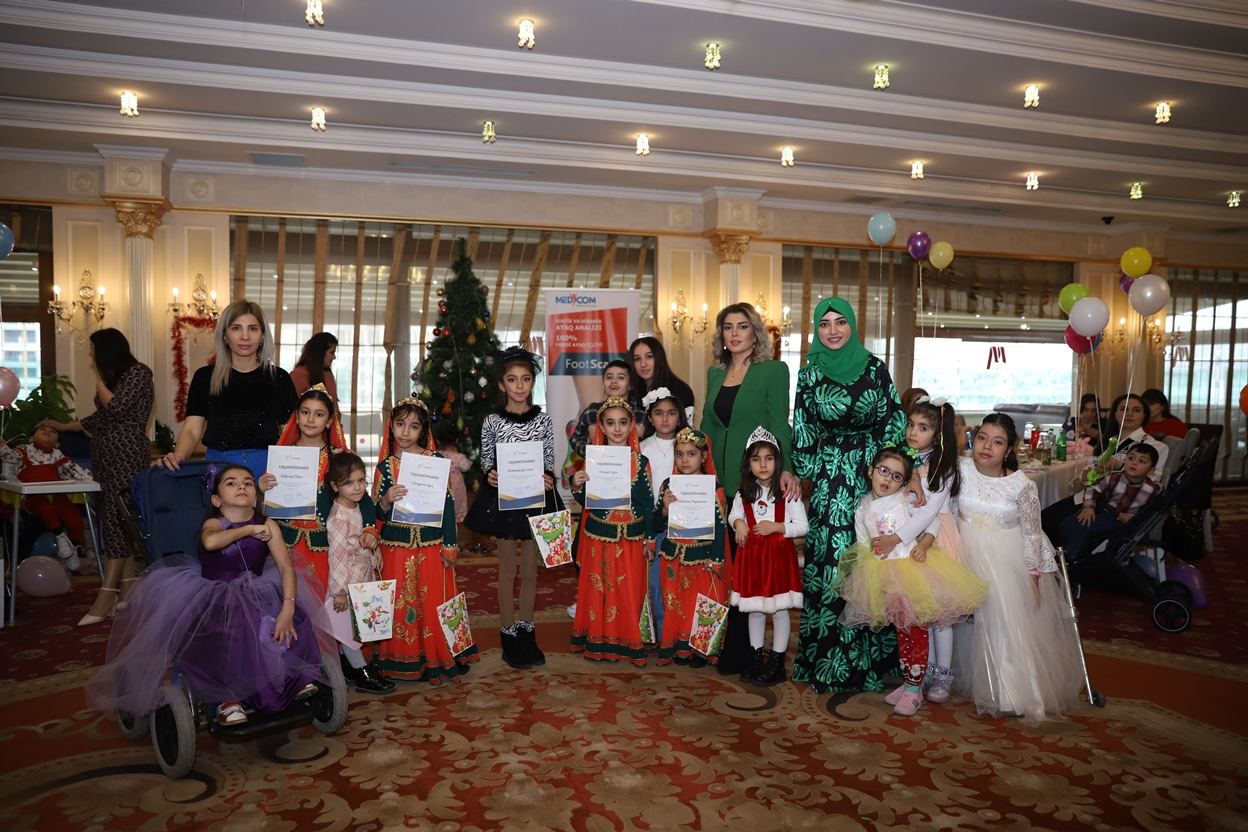 В Баку прошёл новогодний праздник для детей с ограниченными возможностями (ФОТО)
