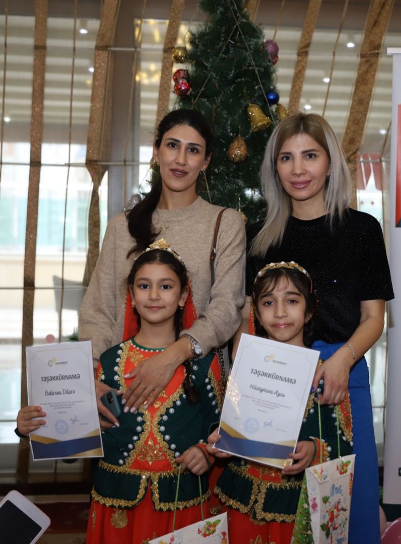 В Баку прошёл новогодний праздник для детей с ограниченными возможностями (ФОТО)