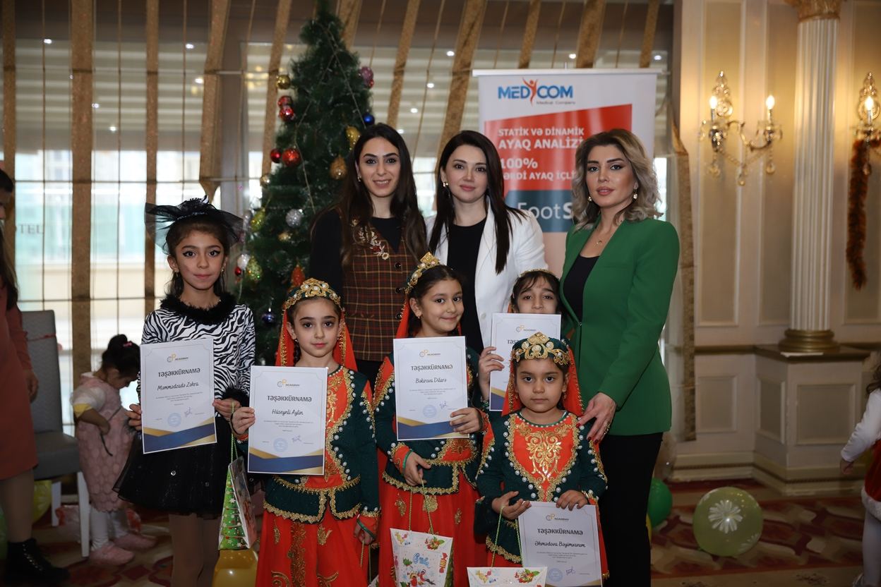 В Баку прошёл новогодний праздник для детей с ограниченными возможностями (ФОТО)