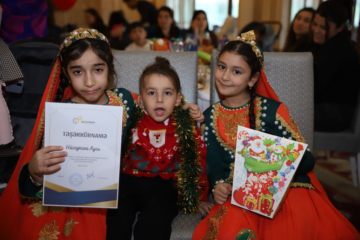 В Баку прошёл новогодний праздник для детей с ограниченными возможностями (ФОТО)