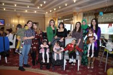 В Баку прошёл новогодний праздник для детей с ограниченными возможностями (ФОТО)