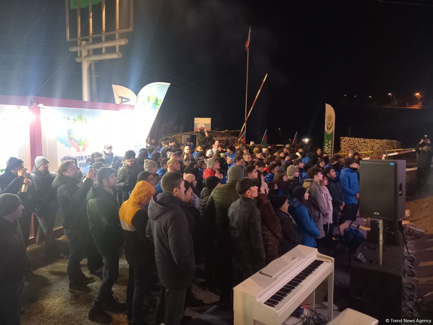 Участники акции на Лачинской дороге посмотрели обращение Президента Ильхама Алиева к азербайджанскому народу (ФОТО)