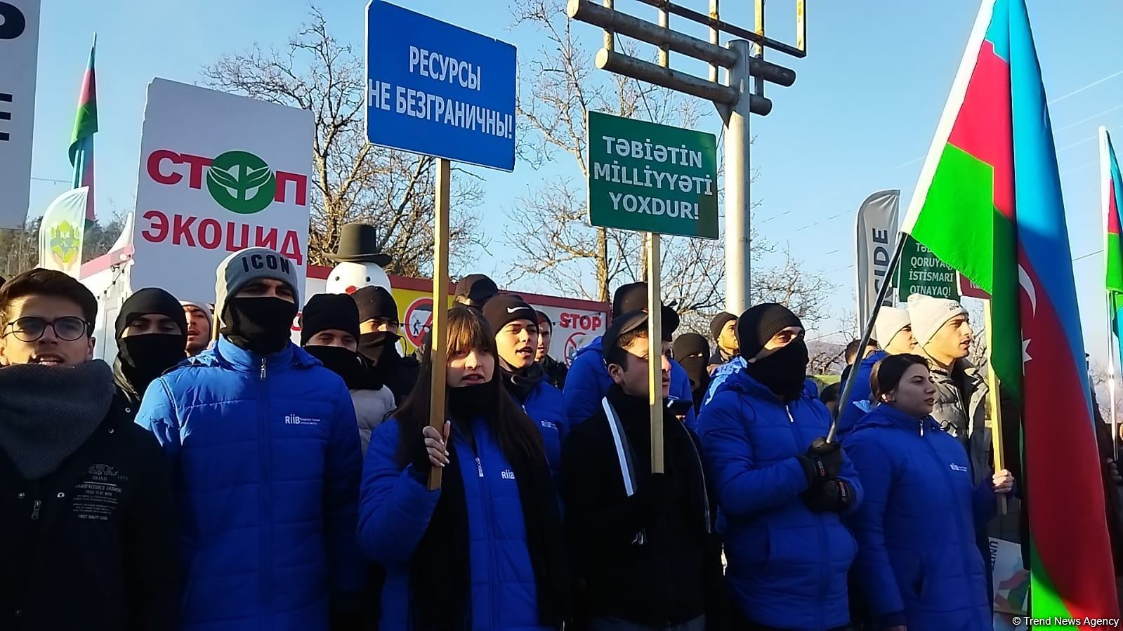 Акция на Лачинской дороге  продолжается несмотря на морозную погоду (ФОТО)