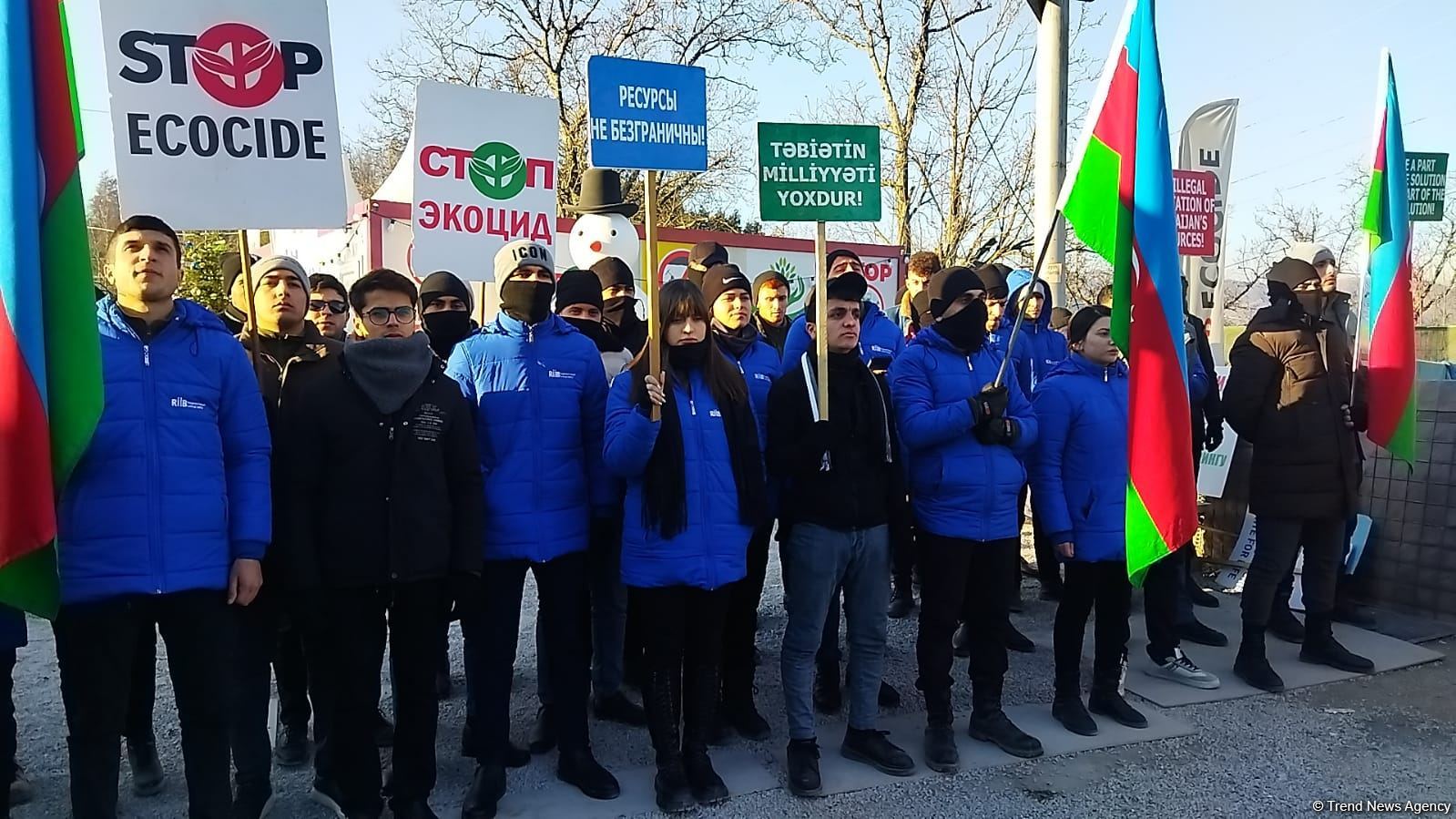 Акция на Лачинской дороге  продолжается несмотря на морозную погоду (ФОТО)