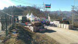 По Лачинской дороге беспрепятственно проехала очередная машина снабжения миротворцев (ФОТО/ВИДЕО)