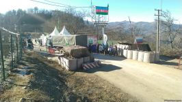 По Лачинской дороге беспрепятственно проехала очередная машина снабжения миротворцев (ФОТО/ВИДЕО)