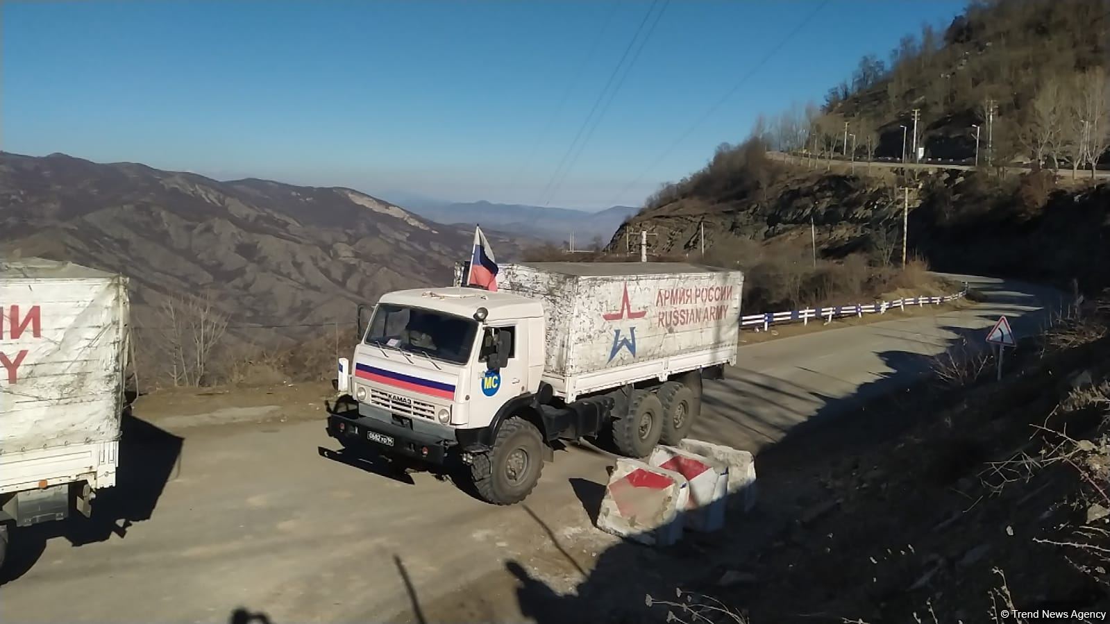 По Лачинской дороге беспрепятственно проехали еще 5 автомобилей снабжения миротворцев (ФОТО)