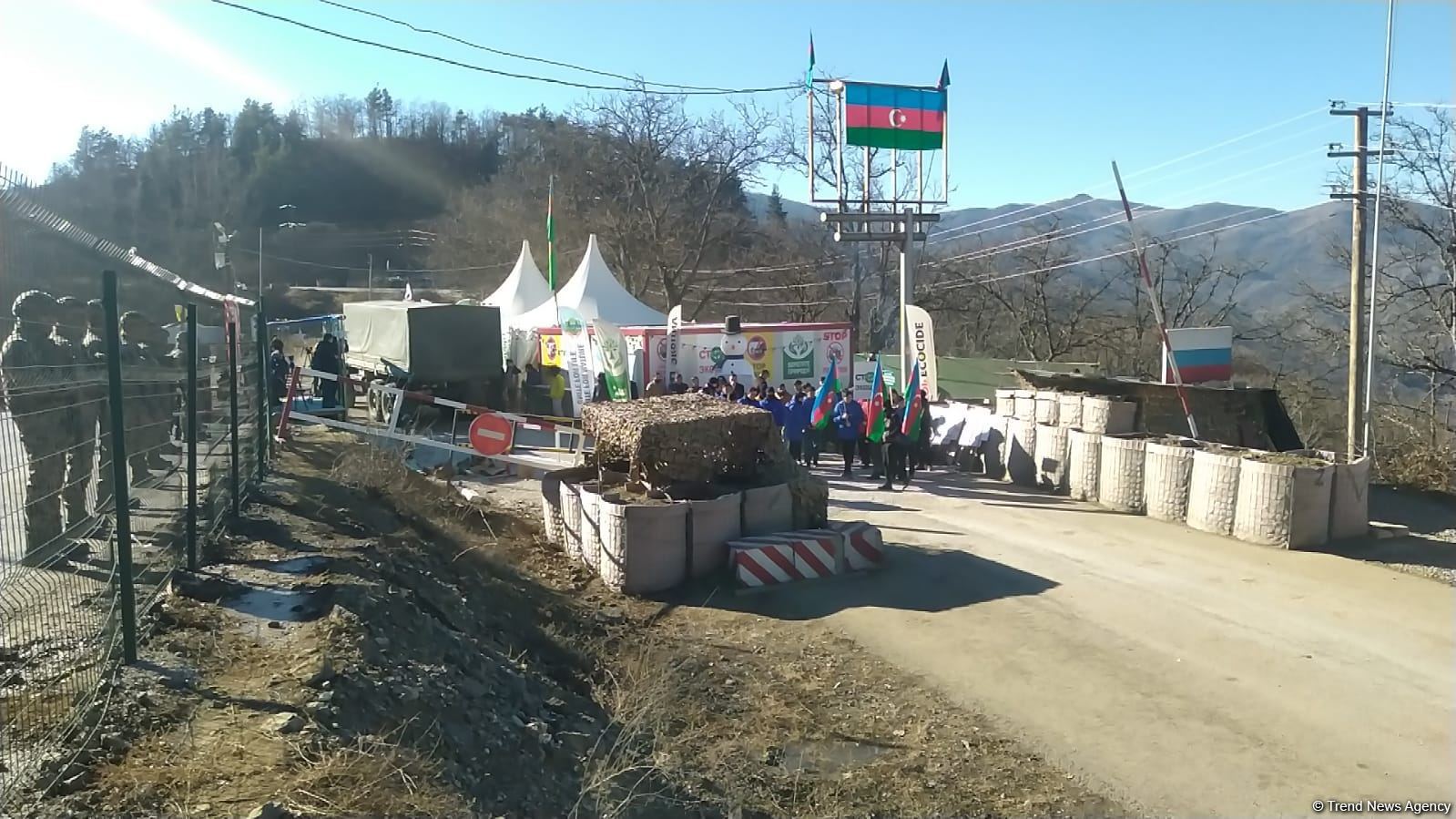 По Лачинской дороге беспрепятственно проехала очередная машина снабжения миротворцев (ФОТО/ВИДЕО)