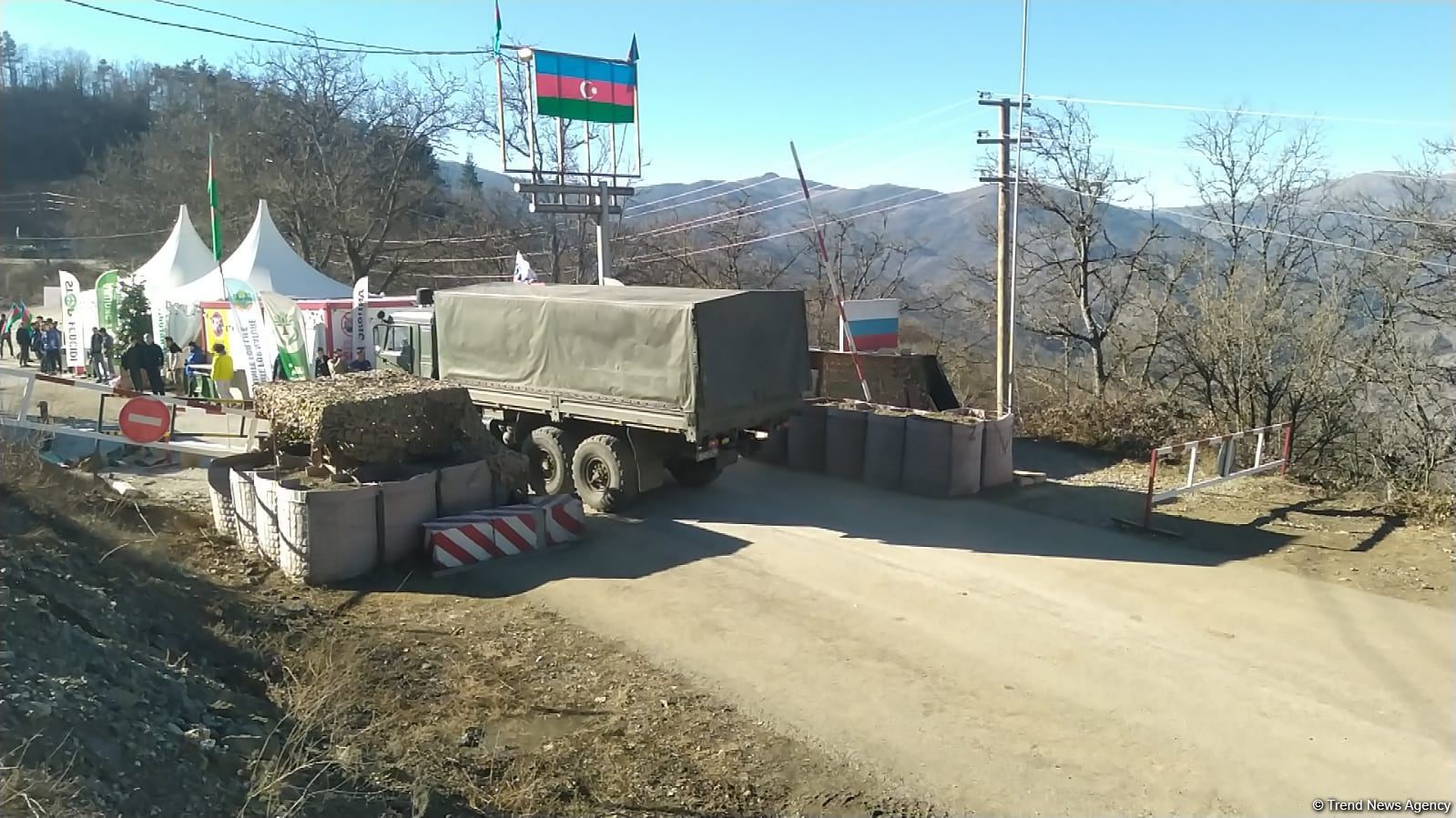 По Лачинской дороге беспрепятственно проехала очередная машина снабжения миротворцев (ФОТО/ВИДЕО)