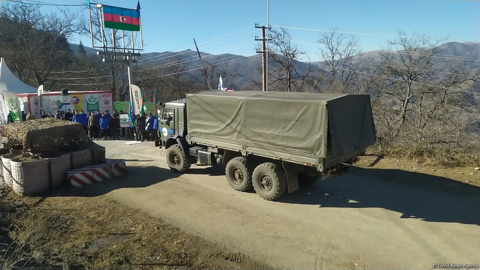 По Лачинской дороге беспрепятственно проехала очередная машина снабжения миротворцев (ФОТО/ВИДЕО)