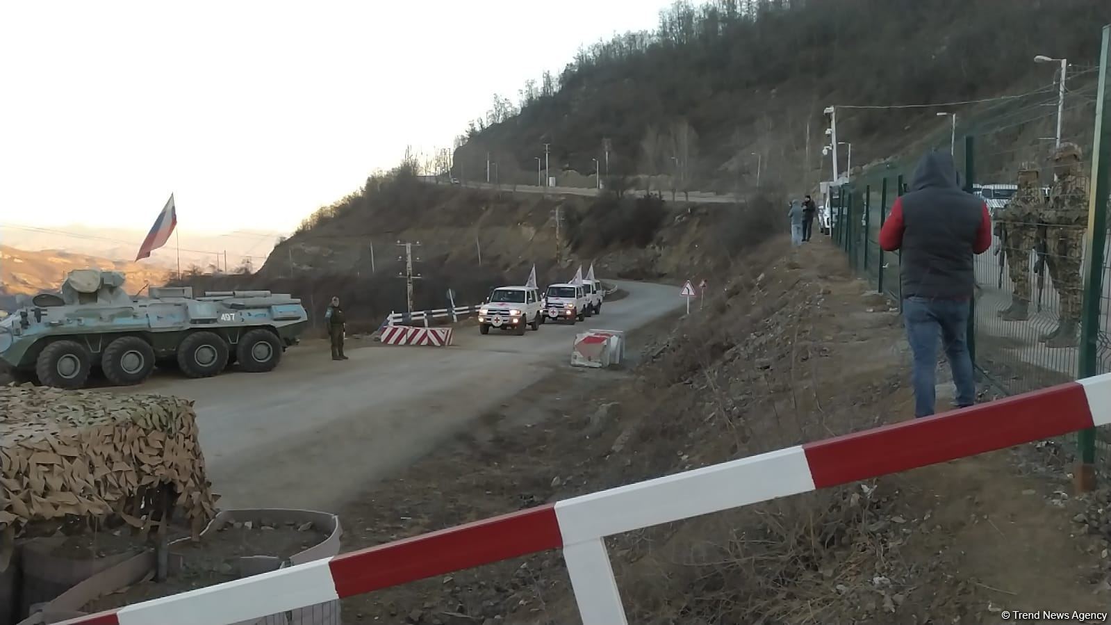 По Лачинской дороге в очередной раз беспрепятственно проехали машины МККК (ФОТО/ВИДЕО)