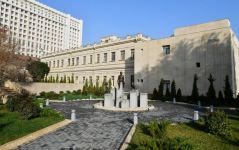 Президент Ильхам Алиев и Первая леди Мехрибан Алиева ознакомились с условиями, созданными в Детско-юношеском центре развития в Баку после капитального ремонта (ФОТО/ВИДЕО)