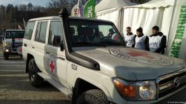 По Лачинской дороге беспрепятственно проехали три машины Красного Креста (ФОТО)