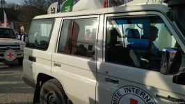 По Лачинской дороге беспрепятственно проехали три машины Красного Креста (ФОТО)