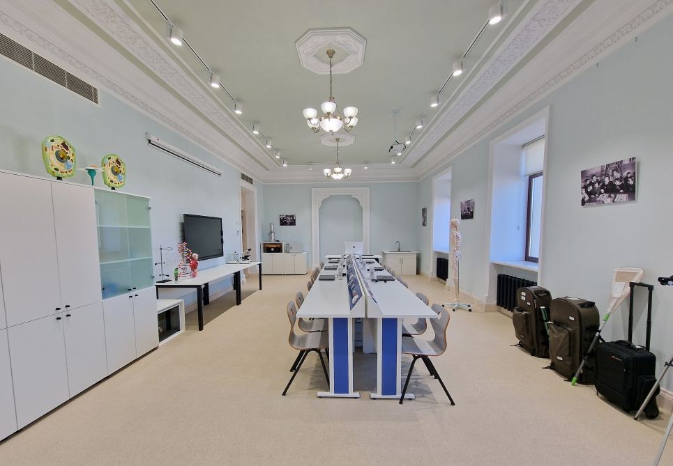 Президент Ильхам Алиев и Первая леди Мехрибан Алиева ознакомились с условиями, созданными в Детско-юношеском центре развития в Баку после капитального ремонта (ФОТО/ВИДЕО)