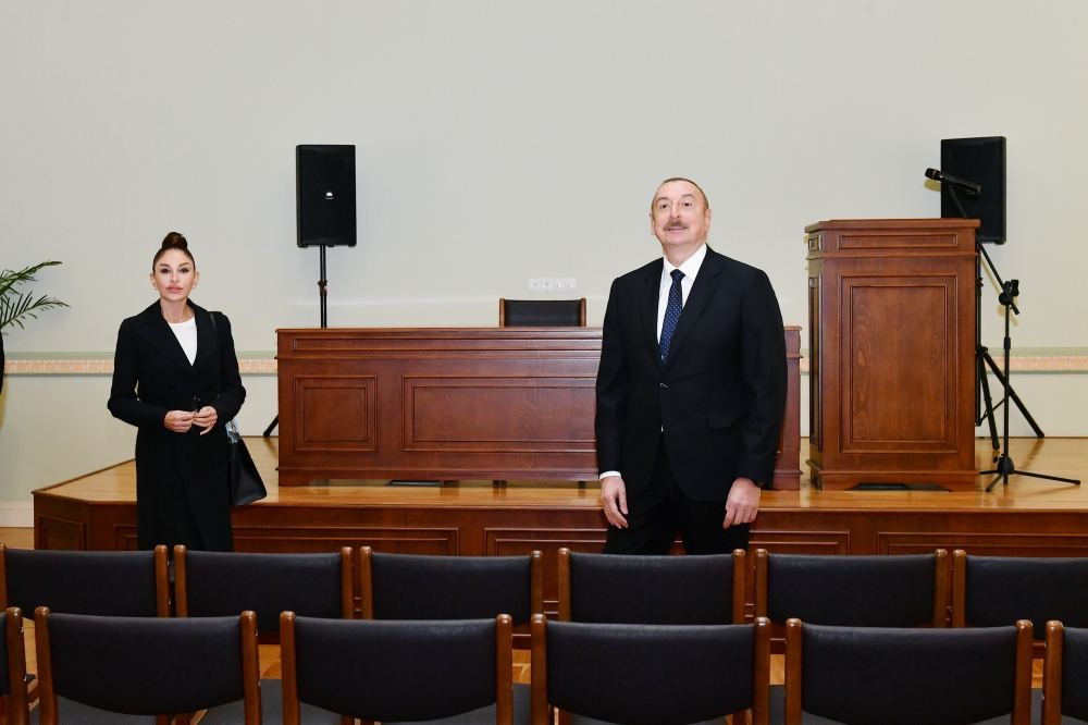 Президент Ильхам Алиев и Первая леди Мехрибан Алиева ознакомились с условиями, созданными в Детско-юношеском центре развития в Баку после капитального ремонта (ФОТО/ВИДЕО)