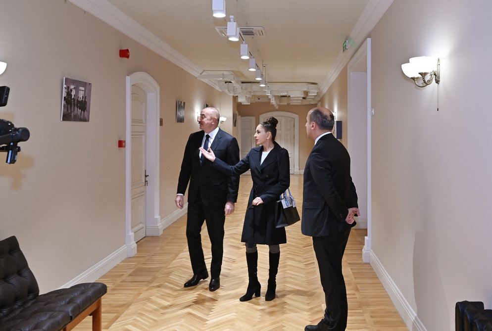 Президент Ильхам Алиев и Первая леди Мехрибан Алиева ознакомились с условиями, созданными в Детско-юношеском центре развития в Баку после капитального ремонта (ФОТО/ВИДЕО)