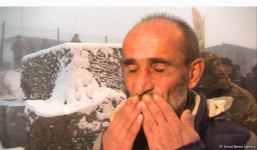 Азербайджанские военнослужащие помогли армянину из Карабаха и проводили его в Ханкенди (ФОТО/ВИДЕО)