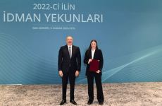 Президент Ильхам Алиев вручил группе спортсменов и спортивных специалистов ордера на новые квартиры (ФОТО)