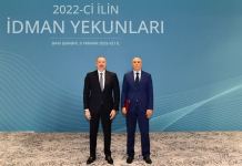 Президент Ильхам Алиев вручил группе спортсменов и спортивных специалистов ордера на новые квартиры (ФОТО)