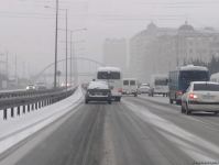 Парализовано движение на дороге Баку-Сумгайыт, около 10 цепных аварий (ФОТО)