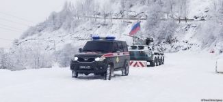 По Лачинской дороге беспрепятственно проехали две машины миротворцев (ФОТО)