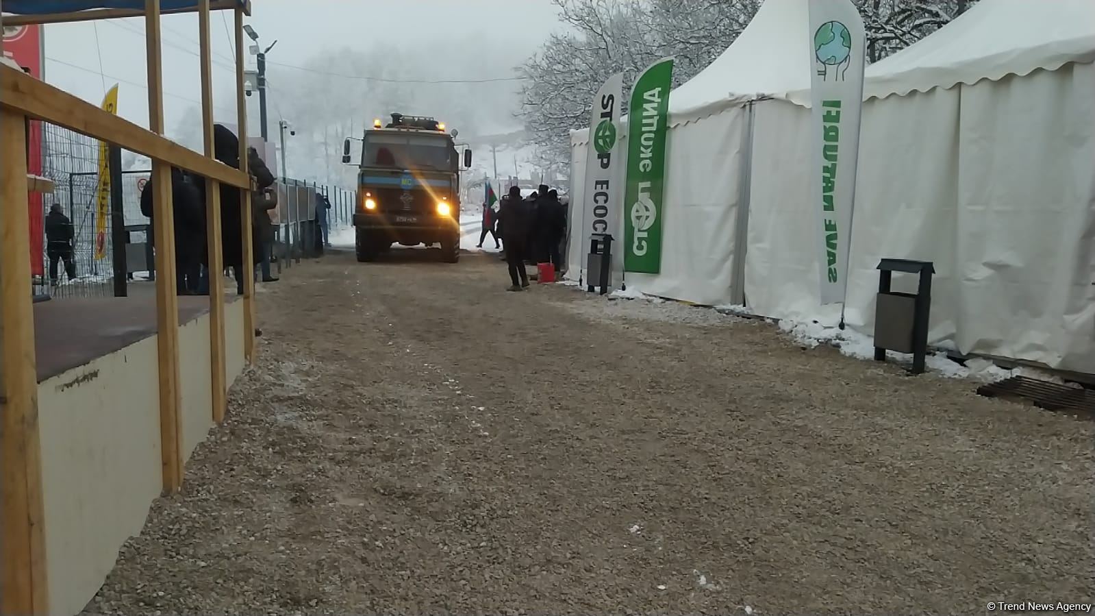 По Лачинской дороге беспрепятственно проехали еще две машины миротворцев (ФОТО/ВИДЕО)